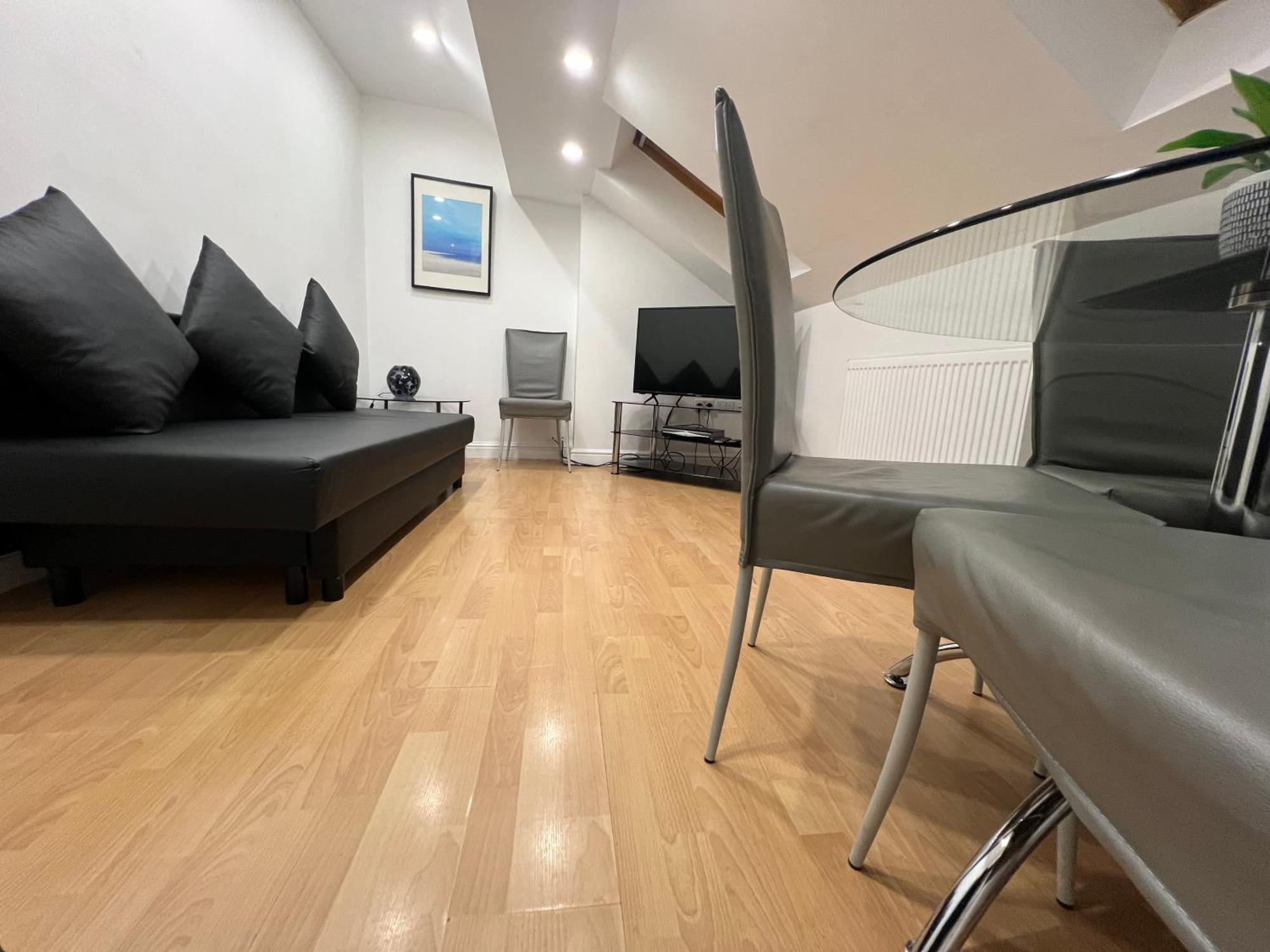 Cosy Penthouse Suite Happily Sleeps Up To Five Halifax Exterior photo